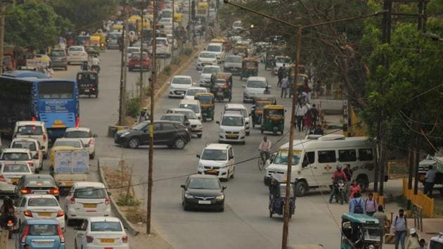 According to the residents, GMDA officials and the traffic police had done a survey in September last year to decongest the Hanuman Chowk by constructing slip roads and widening the main roads by March this year. (Parveen Kumar/ Hindustan Times) According to the residents, GMDA officials and the traffic police had done a survey in September last year to decongest the Hanuman Chowk by constructing slip roads and widening the main roads by March this year. (Parveen Kumar/ Hindustan Times)