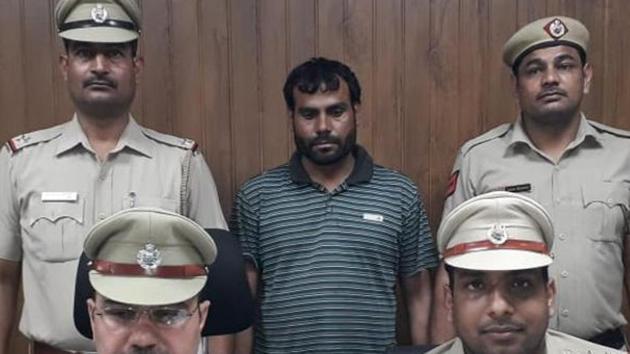 Azad alias Kuddu, 40, a Nuh resident, was arrested from Ambedkar Chowk in Sohna after a tip-off. (HTPhoto) Azad alias Kuddu, 40, a Nuh resident, was arrested from Ambedkar Chowk in Sohna after a tip-off. (HTPhoto)