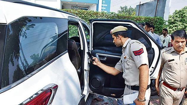 Police investigate the car in which Vikas Choudhary was shot in Faridabad on June 27, 2019. (Photo by Subhash Sharma/Hindustan Times)