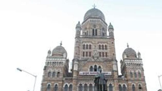 The BMChas been directed to prepare an action plan to ensure water pipelines do not pass through nullahs and gutters in Mumbai. (HT File) The BMChas been directed to prepare an action plan to ensure water pipelines do not pass through nullahs and gutters in Mumbai. (HT File)