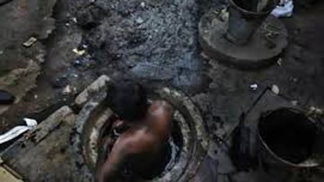 On Thursday, the rehabilitation programme for manual scavengers, proposed by the social welfare department, was approved in the cabinet meeting chaired by chief minister Arvind Kejriwal.(HTfile)