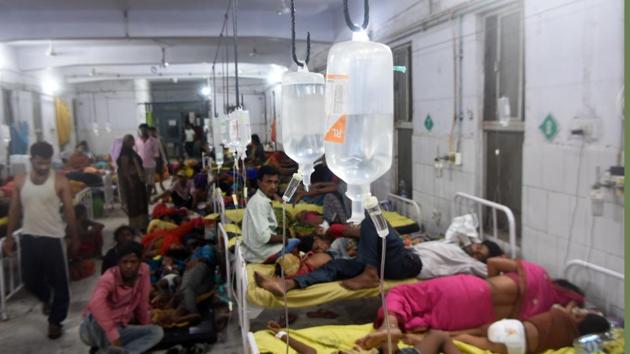 Muzaffarpur, India - June 21,2019:Midnight seen overcrowded child suffering from Acute Encephalitis Syndrome under treatment in the ward of Sri Krishna Medical College and Hospital (SKMCH) in Muzaffarpur, India, on Friday, June 21, 2019. (Photo by Parwaz Khan / Hindustan Times)(Parwaz Khan /HT PHOTO)