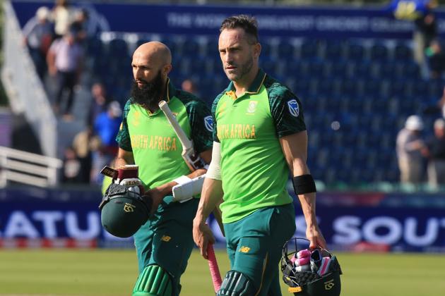 South Africa's captain Faf du Plessis (R) and South Africa's Hashim Amla leave the field at close of play. (AFP) 