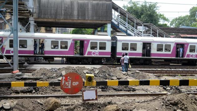On the Central Railway (CR) alone, 1,022 commuters died owing to track crossing incidents. (HT File) On the Central Railway (CR) alone, 1,022 commuters died owing to track crossing incidents. (HT File)