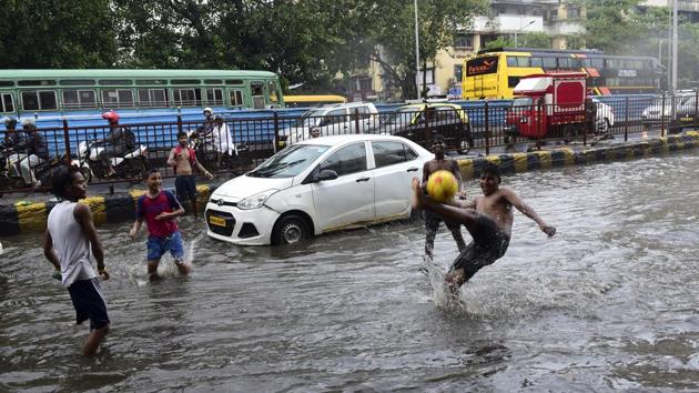 Boys play football at a water logged street in Gandhi Market King Circle. After heavy rainfall in the catchment area, Mumbai’s water stock increased from 4.9% on Friday morning to 5.3% on Saturday morning, confirmed Brihanmumbai Municipal Corporation (BMC). Showers also paved the way for cool conditions in the city. The day temperature fell two degrees both in the suburbs and south Mumbai. (Vijayanand Gupta / HT Photo) Boys play football at a water logged street in Gandhi Market King Circle. After heavy rainfall in the catchment area, Mumbai’s water stock increased from 4.9% on Friday morning to 5.3% on Saturday morning, confirmed Brihanmumbai Municipal Corporation (BMC). Showers also paved the way for cool conditions in the city. The day temperature fell two degrees both in the suburbs and south Mumbai. (Vijayanand Gupta / HT Photo)