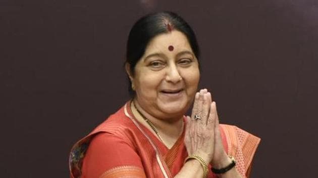 Followers on Twitter congratulated Sushma Swaraj for setting an example for other politicians ‘who have to be driven out’ of their official bungalows (Burhaan Kinu/HT FILE PHOTO)