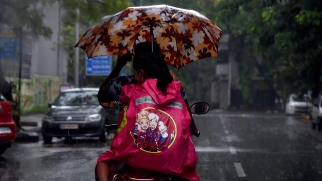 Next monsoon, Mumbai residents are likely to receive an update on the amount of rain for every 500m in the Mumbai Metropolitan Region on their phone every 15 minutes. The Indian Institute of Tropical Meteorology (IITM), Pune has developed an early warning system to forecast floods. A network of 160 rain gauges has been set up, and four small X-band Doppler with a range of up to 50-60km will be installed ensuring continuous radar monitoring. (Bachchan Kumar / HT Photo) Next monsoon, Mumbai residents are likely to receive an update on the amount of rain for every 500m in the Mumbai Metropolitan Region on their phone every 15 minutes. The Indian Institute of Tropical Meteorology (IITM), Pune has developed an early warning system to forecast floods. A network of 160 rain gauges has been set up, and four small X-band Doppler with a range of up to 50-60km will be installed ensuring continuous radar monitoring. (Bachchan Kumar / HT Photo)