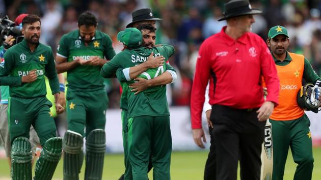 Pakistan's Sarfaraz Ahmed and team mates celebrate winning the match.(Reuters)