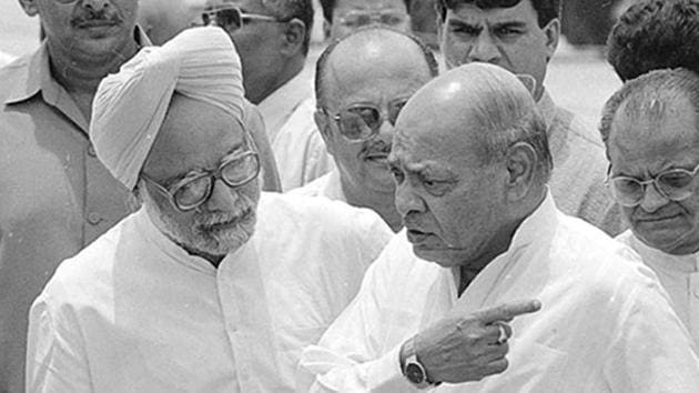 Ex-PMs Manmohan Singh and Narasimha Rao pictured together in June 1994. (Sanjay Sharma/HT) Ex-PMs Manmohan Singh and Narasimha Rao pictured together in June 1994. (Sanjay Sharma/HT)
