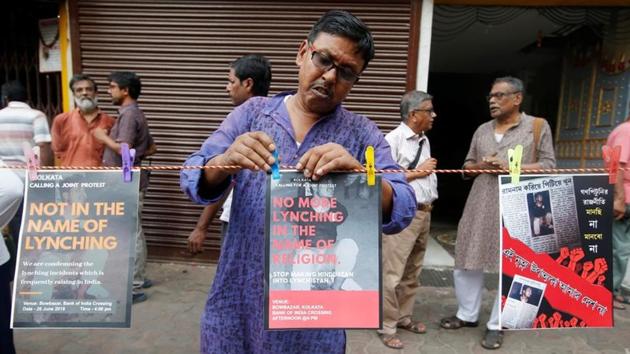A man clips a poster to a line, during a protest against the lynching of Tabrez Ansari on June 19 by a Hindu mob, in Kolkata, West Bengal. (Rupak De Chowdhuri / REUTERS) A man clips a poster to a line, during a protest against the lynching of Tabrez Ansari on June 19 by a Hindu mob, in Kolkata, West Bengal. (Rupak De Chowdhuri / REUTERS)
