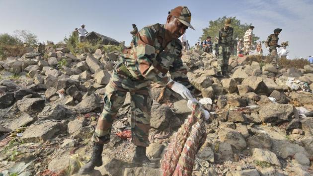Army personnel participate in a ‘cleanathon’ drive that was conducted by Minister of Jal Shakti Gajendra Singh Shekhawat and saw participation from the Indian army, at Okhla Barrage, near Kalindi Kunj, in New Delhi. (Burhaan Kinu / HT Photo) Army personnel participate in a ‘cleanathon’ drive that was conducted by Minister of Jal Shakti Gajendra Singh Shekhawat and saw participation from the Indian army, at Okhla Barrage, near Kalindi Kunj, in New Delhi. (Burhaan Kinu / HT Photo)