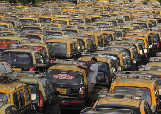 Decades ago, the city had 63,000 black-and-yellow taxis.(HT FILE)