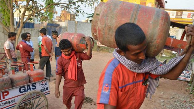 Subsidised cooking gas price will be Rs 494.35 per cylinder.(AFP photo)