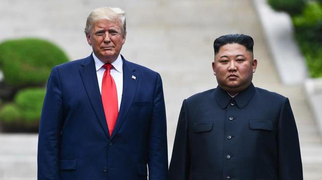 North Korea's leader Kim Jong Un poses with US President Donald Trump at the Military Demarcation Line that divides North and South Korea, in the Joint Security Area (JSA) of Panmunjom in the Demilitarized zone (DMZ) on June 30, 2019.(AFP photo)
