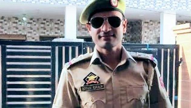 Moin Khan, 28, attributes his achievement to ‘Operation Dreams’, coaching classes run free of cost by an IPS officer Sandeep Chaudhary.(HT Photo)