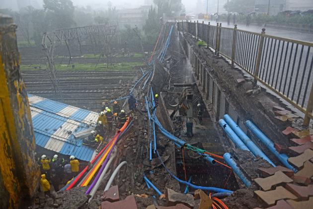 The Gokhale foot over-bridge collapsed on July 3, 2018 at Andheri.(HT FILE)