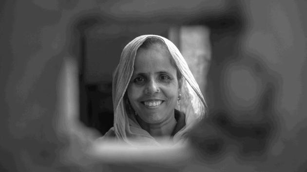 35-year-old Manju was in hurry when Olwe met her, as her shift at the school where she works as a Safai Karmachari (sweeper/cleaner) was about to begin. Manju earns rupees 2,500 per month, which she says is a raise from what she used to get earlier. Manju’s modest house in Ghaziabad’s Farukhnagar is full of her daughter Vidhi’s books. (Sudharak Olwe)
