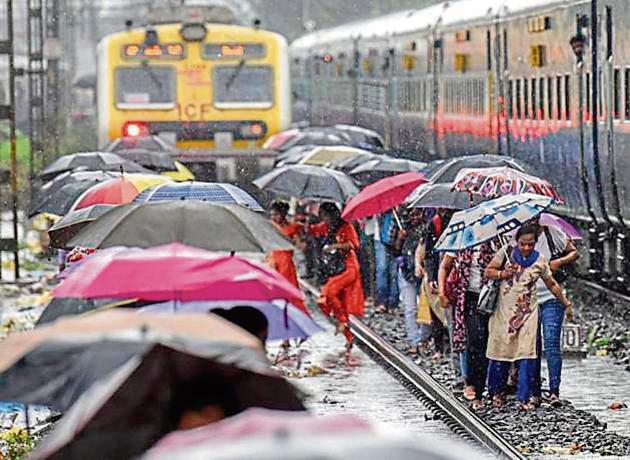 People walk on the railway tracks as heavy monsoon rains hit the local train services near Sion in Mumbai, India, on Monday, July 1, 2019.(Photo by Kunal Patil/Hindustan Times) People walk on the railway tracks as heavy monsoon rains hit the local train services near Sion in Mumbai, India, on Monday, July 1, 2019.(Photo by Kunal Patil/Hindustan Times)