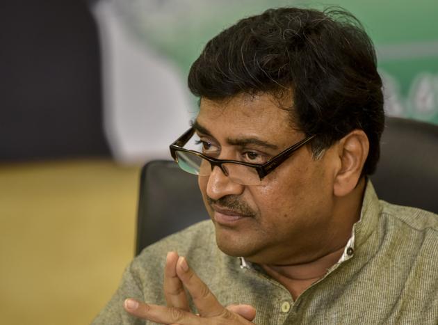 Chavan is believed to be hell-bent on his decision and has convened this to the party leadership.(HT FILE)