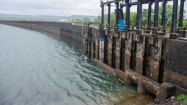 The water level of Khadakwasla dam increased after heavy rains in the catchment areas on Monday.(Milind Saurkar/HT Photo)