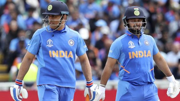 MS Dhoni and Rishabh Pant during the ICC World Cup 2019 match between India and Bangladesh.(AP)