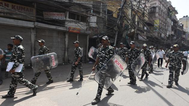 Police seen patrolling after the clashes broke out over a parking issue, at Lal Kuan Bazar, near Chawri Bazar, in Delhi, on Monday, July 01, 2019.(Sonu Mehta/HT PHOTO)