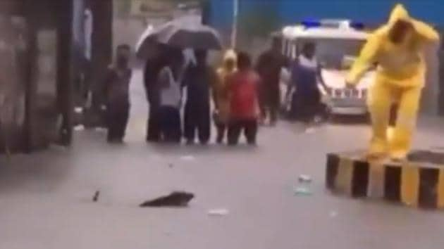 In the video, a dog is swimming its way to a police official.(@MumbaiPolice)