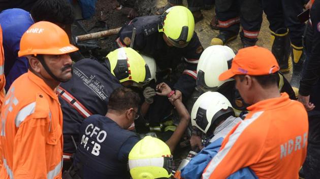 NDRF and fire brigade personnel during rescue work at Kurar village in Malad, Mumbai, after a wall collapsed there .(Pramod Thakur / HT Photo)