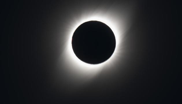 The total solar eclipse as seen from El Molle, Chile, on July 2, 2019. - Tens of thousands of tourists braced Tuesday for a rare total solar eclipse that was expected to turn day into night along a large swath of Latin America's southern cone, including much of Chile and Argentina.(AFP)