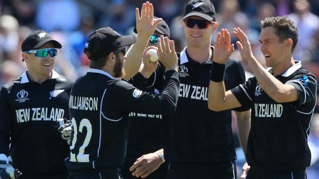 New Zealand's Trent Boult (R) celebrates with New Zealand's captain Kane Williamson (2L). (AFP) New Zealand's Trent Boult (R) celebrates with New Zealand's captain Kane Williamson (2L). (AFP)