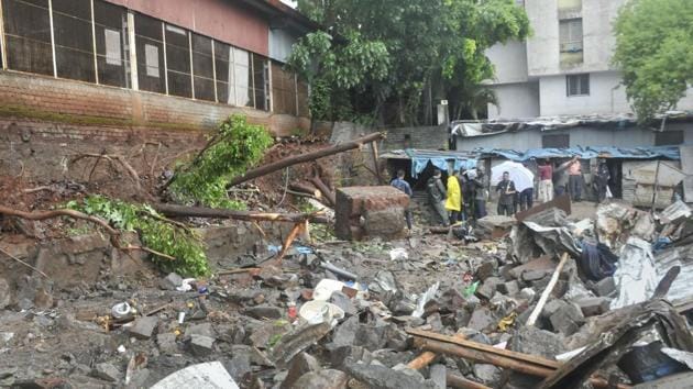 Rescue team at the site where a wall of Singhad Institute collapsed on the makeshift shelters of labourers at Ambegaon area, in Pune.(PTI) Rescue team at the site where a wall of Singhad Institute collapsed on the makeshift shelters of labourers at Ambegaon area, in Pune.(PTI)