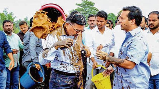 Maharashtra MLA Nitesh Narayan Rane and his supporters on Thursday allegedly threw mud on an engineer and tied him to a bridge near Mumbai-Goa highway in Kankavali. (PTI photo)