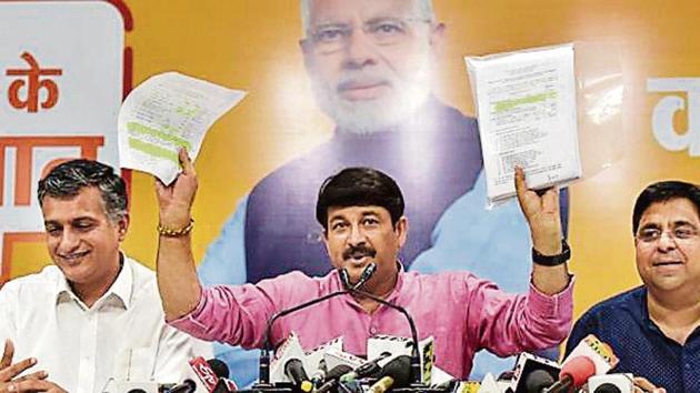 BJP’s Manoj Tiwari claimed the Delhi government increased budget allocation for classrooms on verbal orders.(Sonu Mehta / Hindustan Times)