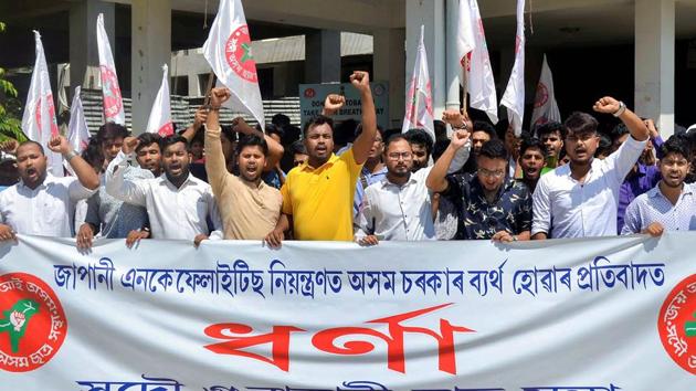 All Assam Students’ Union (AASU) stage a protest against the authorities’ over the deaths due to Japanese Encephalitis outbreak, in front of the State Directorate of Health in Guwahati(PTI)