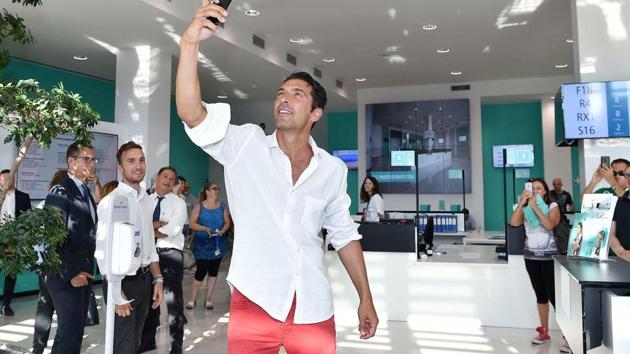 Italian goalkeeper Gianluigi Buffon takes a selfie as he arrives to undergo medical tests.(AP)