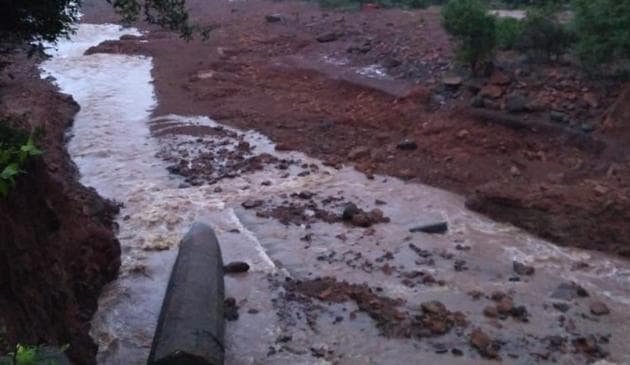 Two teams of National Disaster Response Force (NDRF) are involved in the search and rescue operations along with local police personnel and volunteers amid light and intermittent rains on Thursday.(HT Photo) Two teams of National Disaster Response Force (NDRF) are involved in the search and rescue operations along with local police personnel and volunteers amid light and intermittent rains on Thursday.(HT Photo)
