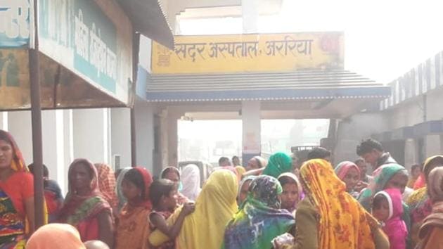 Around 500 to 600 patients visit the OPD of Araria Sadar hospital daily and 100 patients at the emergency ward. (HT Photo)