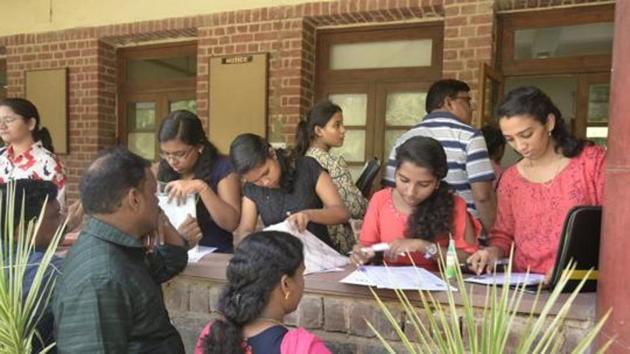 While the state increased the number of first year junior college seats, only 2.11 lakh students have applied for the courses, compared to last year’s 2.31 lakh.(Sushil Kumar/HT PHOTO) While the state increased the number of first year junior college seats, only 2.11 lakh students have applied for the courses, compared to last year’s 2.31 lakh.(Sushil Kumar/HT PHOTO)