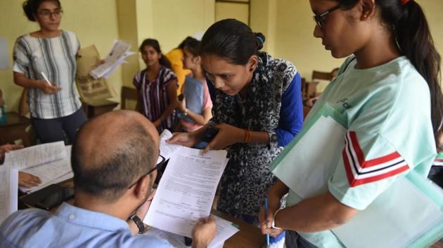 The state department of higher education has extended the dates for verification of admission forms for entry into undergraduate course(Sanchit Khanna/HT PHOTO)