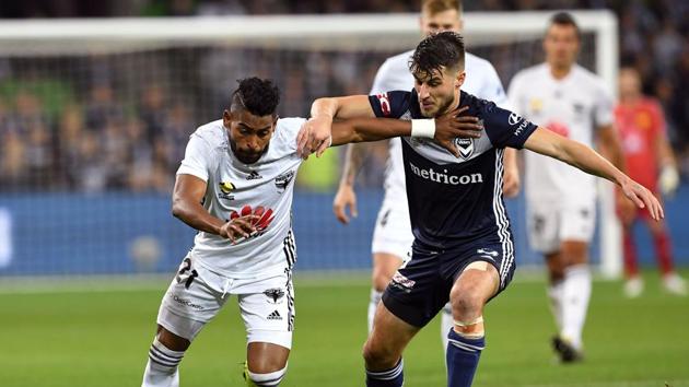 Roy Krishna (L) is tackled by Melbourne Victory player Terry Antonis (R) in the A-League elimination finals football match between Australia's Melbourne Victory and New Zealand's Wellington Phoenix in Melbourne on May 3, 2019.(AFP)