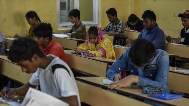 UPPRPB admit card: Uttar Pradesh Police Recruitment and Promotion Board (UPPBPB) will on Friday release the admit cards for typing exam to recruit Computer Operators (backlog vacancy) and exam to recruit clerks.(Kunal Patil/HT file)