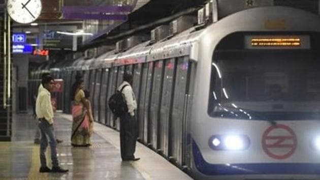 A man has been arrested for stealing jewellery from a woman inside a Delhi Metro train, while a jeweller has been nabbed for buying the stolen ornaments(Sonu Mehta/HT PHOTO) A man has been arrested for stealing jewellery from a woman inside a Delhi Metro train, while a jeweller has been nabbed for buying the stolen ornaments(Sonu Mehta/HT PHOTO)
