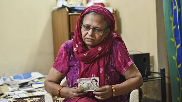 “He looked like a man withholding lots of secrets,” Sushila recalled of meeting Gehlot. Police said that the two worked in call centres in Mumbai then Bangalore but returned to Delhi in December 2010. Around this time, Gehlot allegedly started getting violent with Solanki over her insistence that he claim a share in his ancestral property. “At one point, Solanki set Gehlot’s documents and educational certificates on fire,” said an investigator. (Burhaan Kinu / HT Photo) “He looked like a man withholding lots of secrets,” Sushila recalled of meeting Gehlot. Police said that the two worked in call centres in Mumbai then Bangalore but returned to Delhi in December 2010. Around this time, Gehlot allegedly started getting violent with Solanki over her insistence that he claim a share in his ancestral property. “At one point, Solanki set Gehlot’s documents and educational certificates on fire,” said an investigator. (Burhaan Kinu / HT Photo)