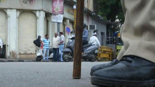 The police questioned four friends of a 55-year-old man’s daughter, days after he allegedly killed himself, after murdering his wife and two children on Monday. (HT Photo (Representative Image)) The police questioned four friends of a 55-year-old man’s daughter, days after he allegedly killed himself, after murdering his wife and two children on Monday. (HT Photo (Representative Image))