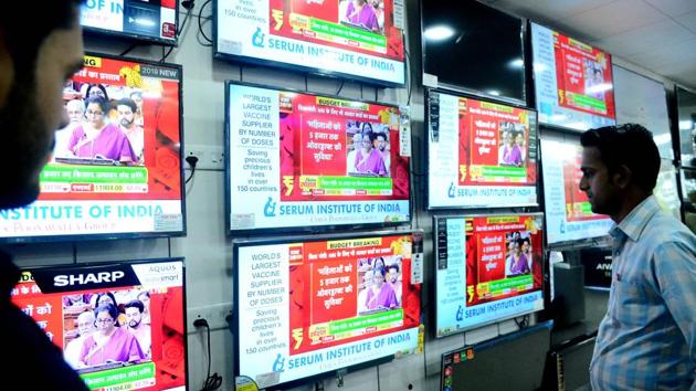 Finance Minister Nirmala Sitharaman, who underlined the pitch to make India a US $ 5 trillion economy by 2024, on Friday outlined a string of reforms to give a fillip to the economy. She said the government would look at opening up foreign investment in aviation, media, animation, visual effects, gaming and comics and insurance sectors. (Bachchan Kumar / HT Photo) Finance Minister Nirmala Sitharaman, who underlined the pitch to make India a US $ 5 trillion economy by 2024, on Friday outlined a string of reforms to give a fillip to the economy. She said the government would look at opening up foreign investment in aviation, media, animation, visual effects, gaming and comics and insurance sectors. (Bachchan Kumar / HT Photo)