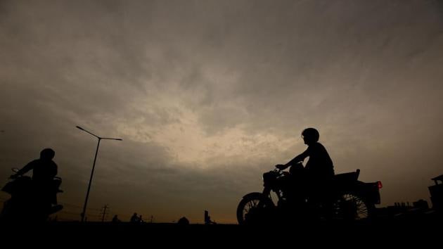 The dry spell in the city finally ended on Thursday with heavy rain being recorded in the afternoon that continued for more than two hours.(Virendra Singh Gosain/HT PHOTO)