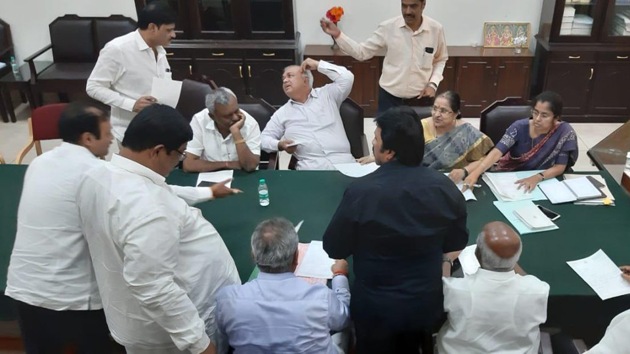 Eight Congress and three JD(S ) MLAs at the Assembly Speaker’s office on Saturday.(ANI photo)