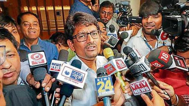 Apart from votes of 100 MLAs of the BJP, Jaishankar and Thakor also got votes of one NCP MLA, two Bharitiya Tribal Party (BTP) legislators and two rebels of the Congress -- Alpesh Thakor and Dhavalsinh Zala.(HT Photo)