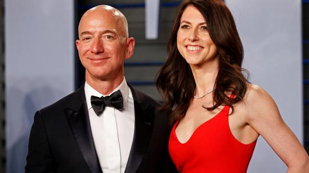 FILE PHOTO: 2018 Vanity Fair Oscar Party – Arrivals – Beverly Hills, California, U.S., 04/03/2018 – Amazon CEO Jeff and wife MacKenzie Bezos. REUTERS/Danny Moloshok/File Photo(REUTERS FILE) FILE PHOTO: 2018 Vanity Fair Oscar Party – Arrivals – Beverly Hills, California, U.S., 04/03/2018 – Amazon CEO Jeff and wife MacKenzie Bezos. REUTERS/Danny Moloshok/File Photo(REUTERS FILE)