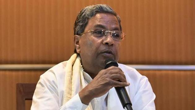 Twelve MLAs of the ruling coalition handed their resignations to the assembly speaker on Saturday.(Arijit Sen/HT Photo) Twelve MLAs of the ruling coalition handed their resignations to the assembly speaker on Saturday.(Arijit Sen/HT Photo)
